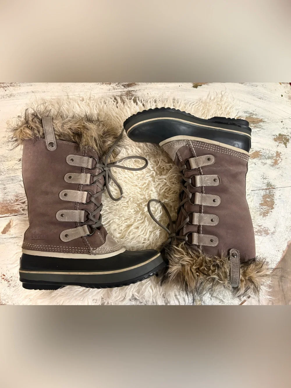 Sorel Women's Joan of Arctic winter boots in the Quarry/Black colorway 7.5